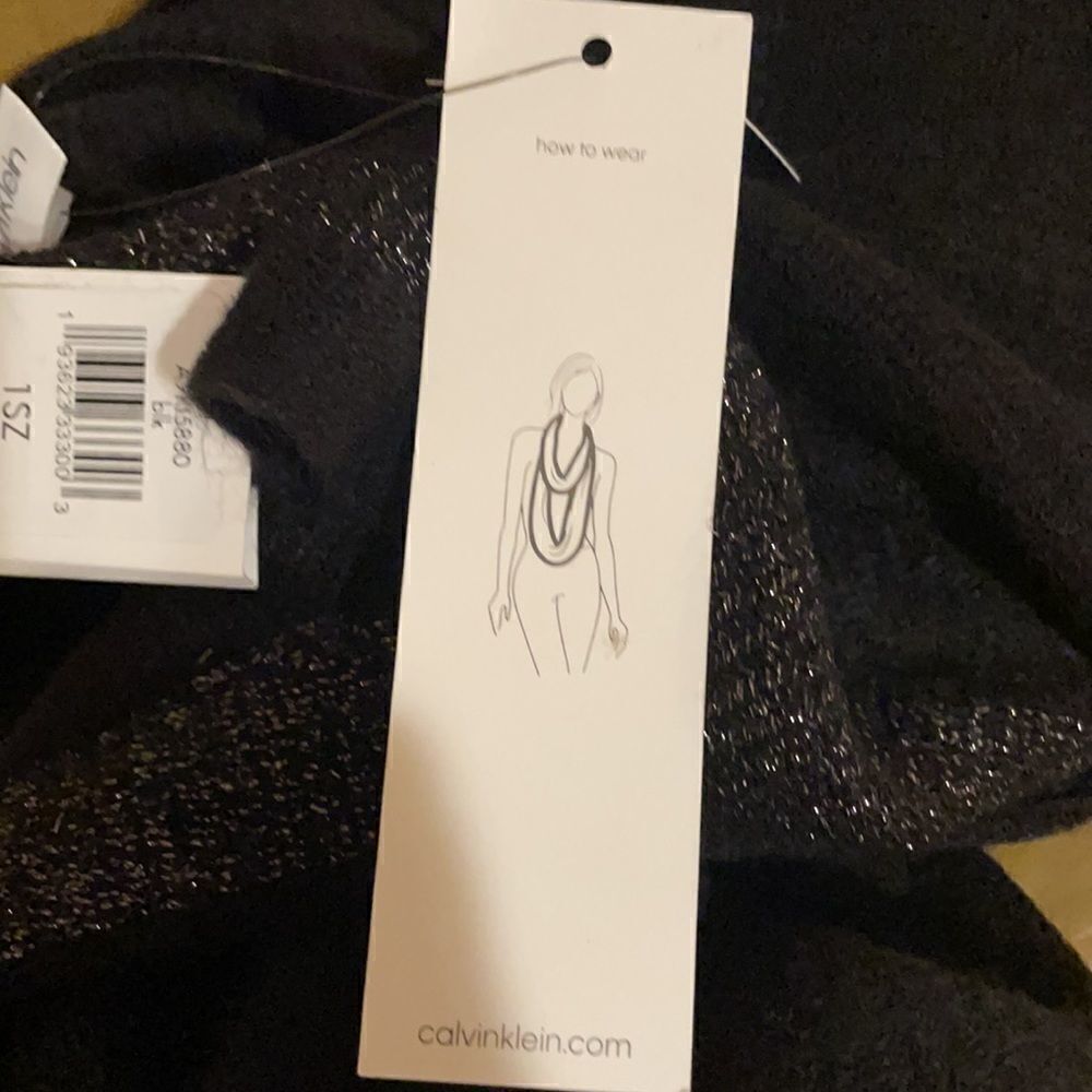 Infinity Loop scarf by Calvin Klein - Picture 5 of 7
